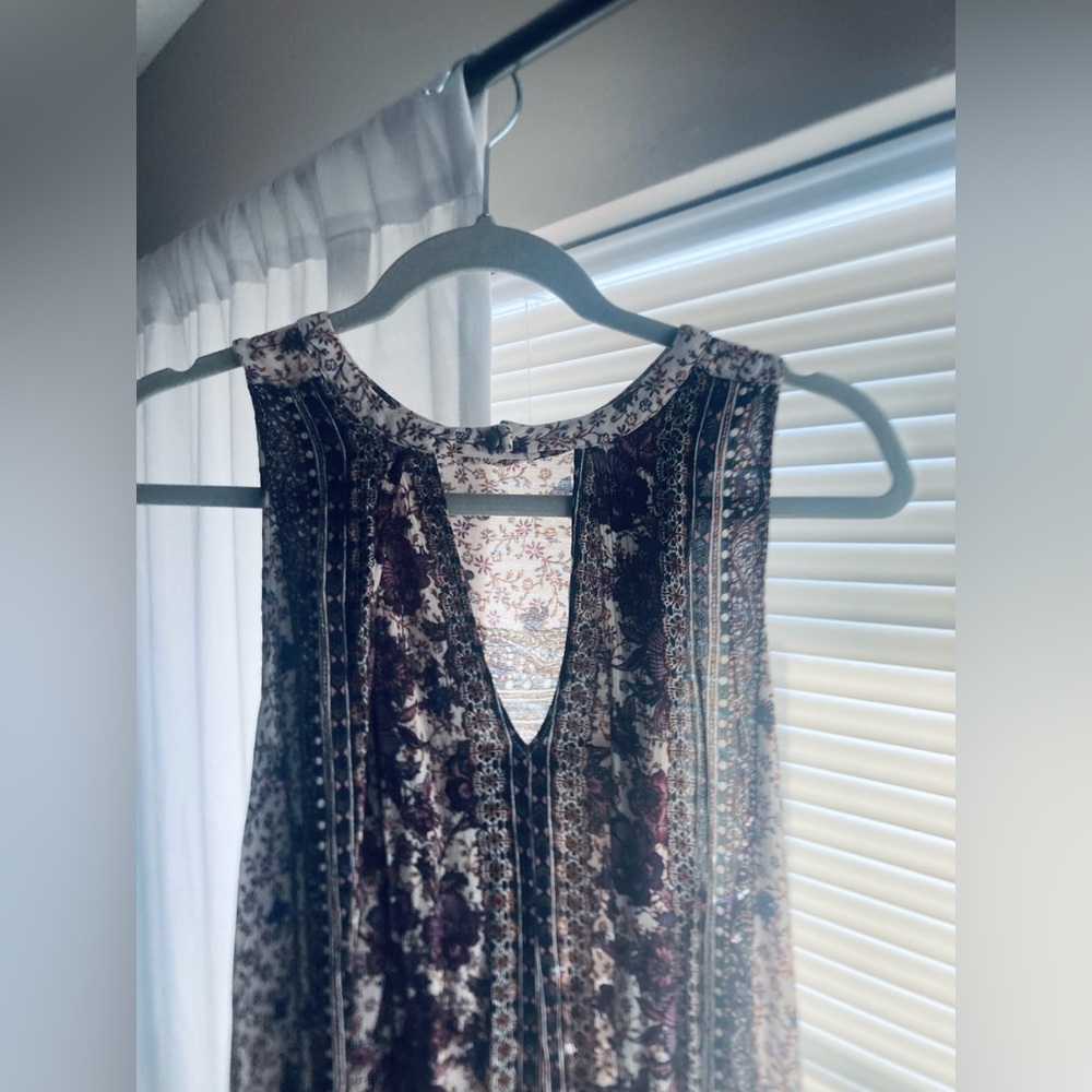 Floral Keyhole Tank - Picture 2 of 5